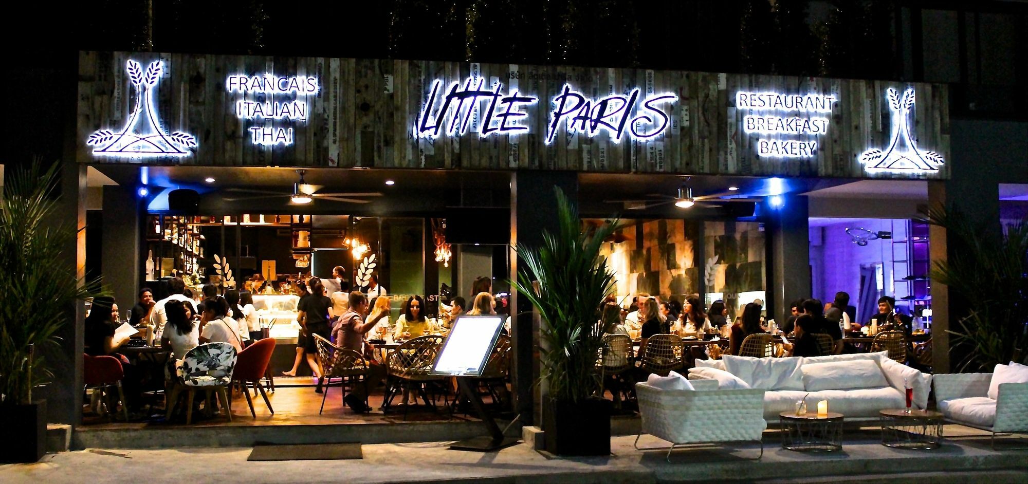 Little Paris Phuket Lägenhet Exteriör bild