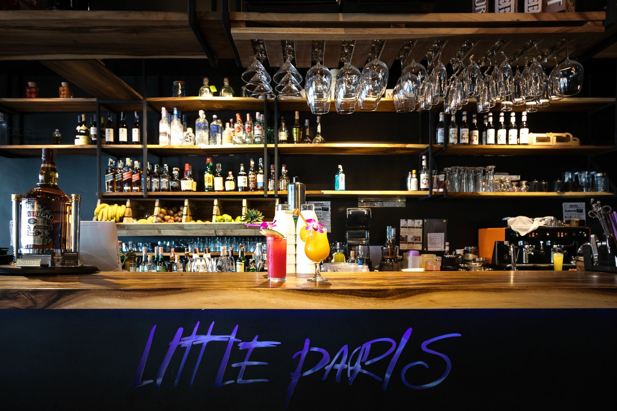 Little Paris Phuket Lägenhet Exteriör bild
